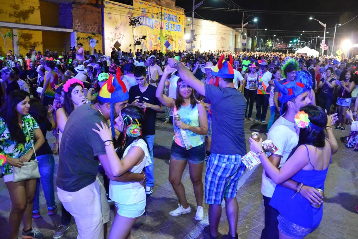 Baila la calle tres días de música para que lo viva y baile la gente