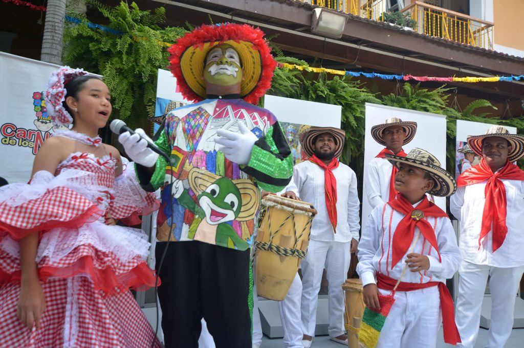 Julio Paco Paco, hace la presentación de los Reyes del Carnaval de los Niños 2017