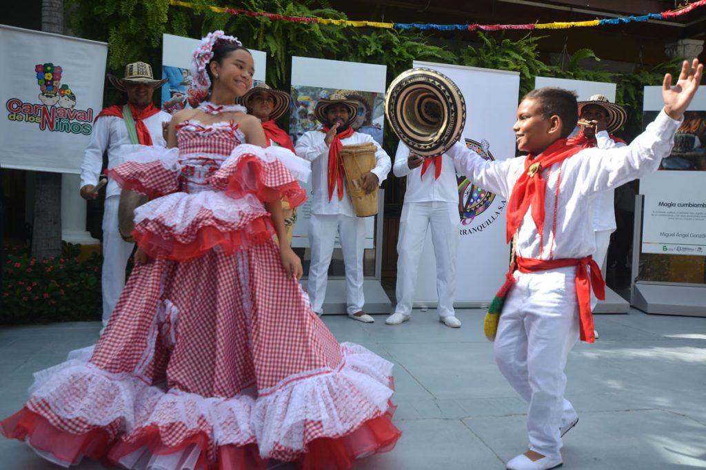 Reyes del Carnaval de los Niños 2017, bailan su primera cumbia