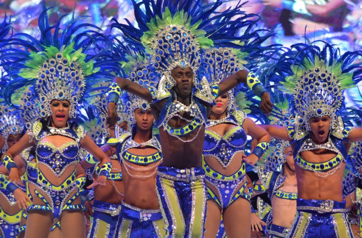 Derroche de brillo y tradición en la Fiesta de Comparsas 2017