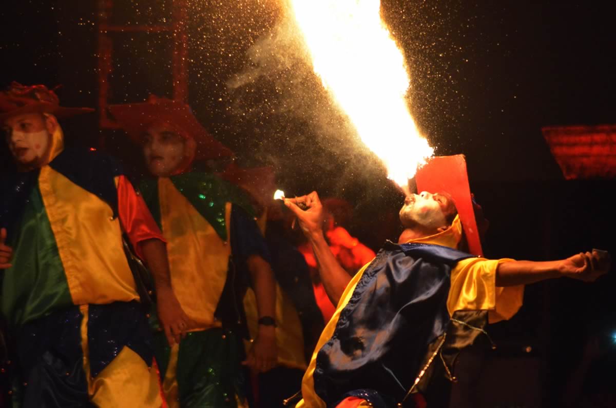 Gran espectáculo de las Danzas de Relación y Especiales en la Plaza de la Paz