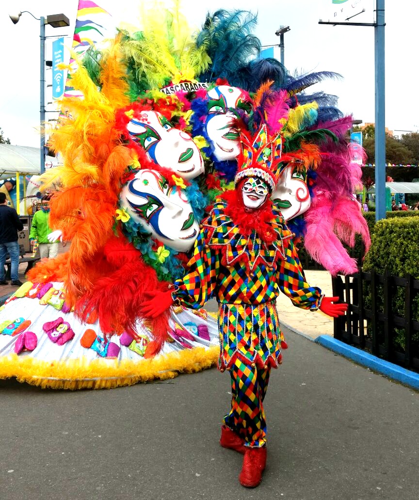 Disfraces del Carnaval también estuvieron presentes en Mundo Aventura