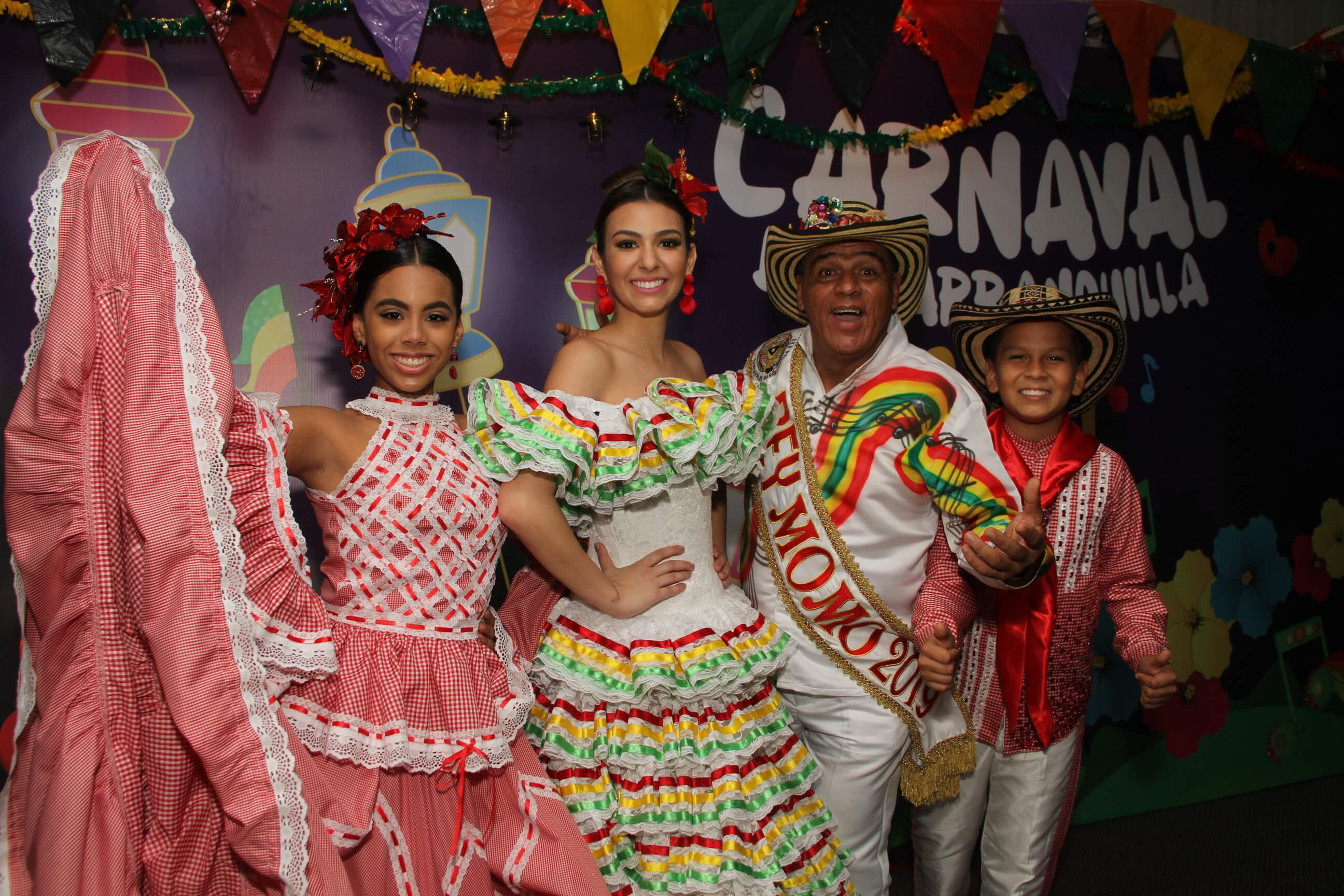 Reyes del Carnaval llevan su alegría a las Fiestas de Independencia