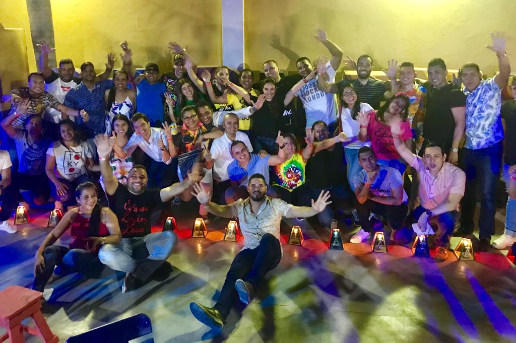 ‘La Gozadera’ una noche de velitas con ambiente carnavalero