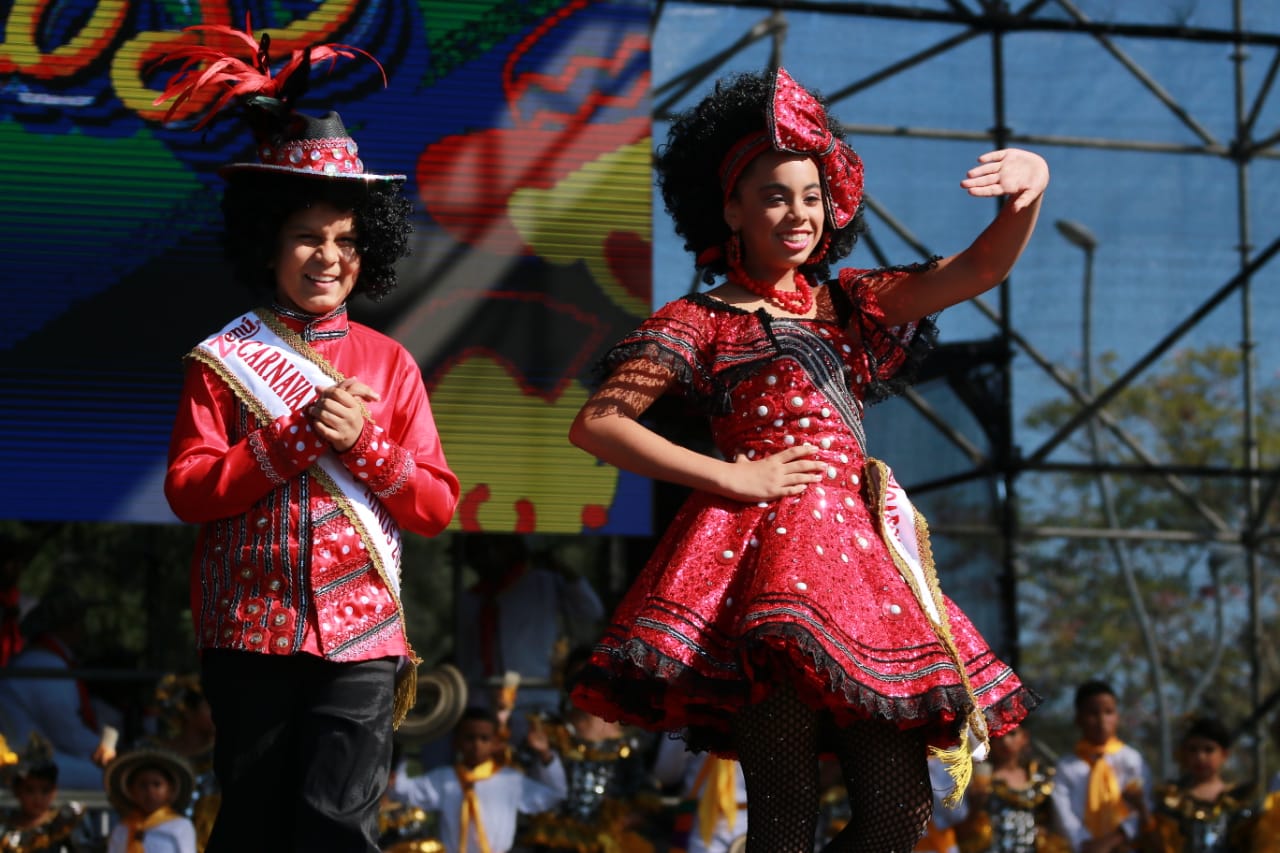 Isabella y Cesar presentan su canción ¡Que viva el Carnaval!