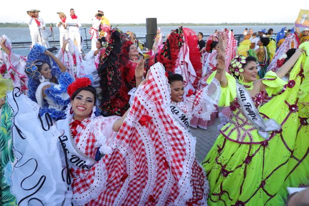 El Gran Malecón del Río se vistió de Cumbia con las Reinas Populares