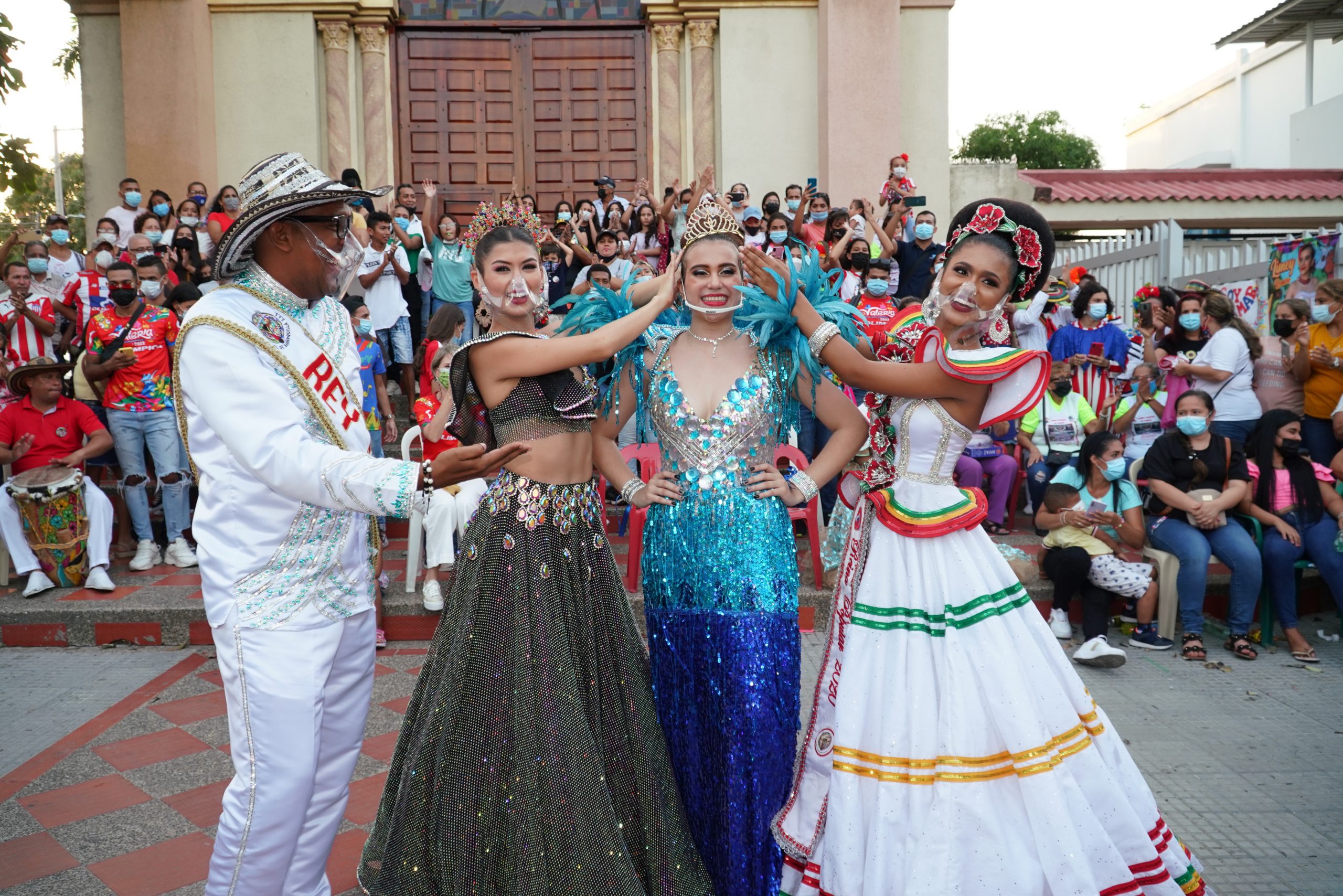 A ritmo de cumbia, letanías y mucha tradición fueron coronadas las Reinas Populares 2022