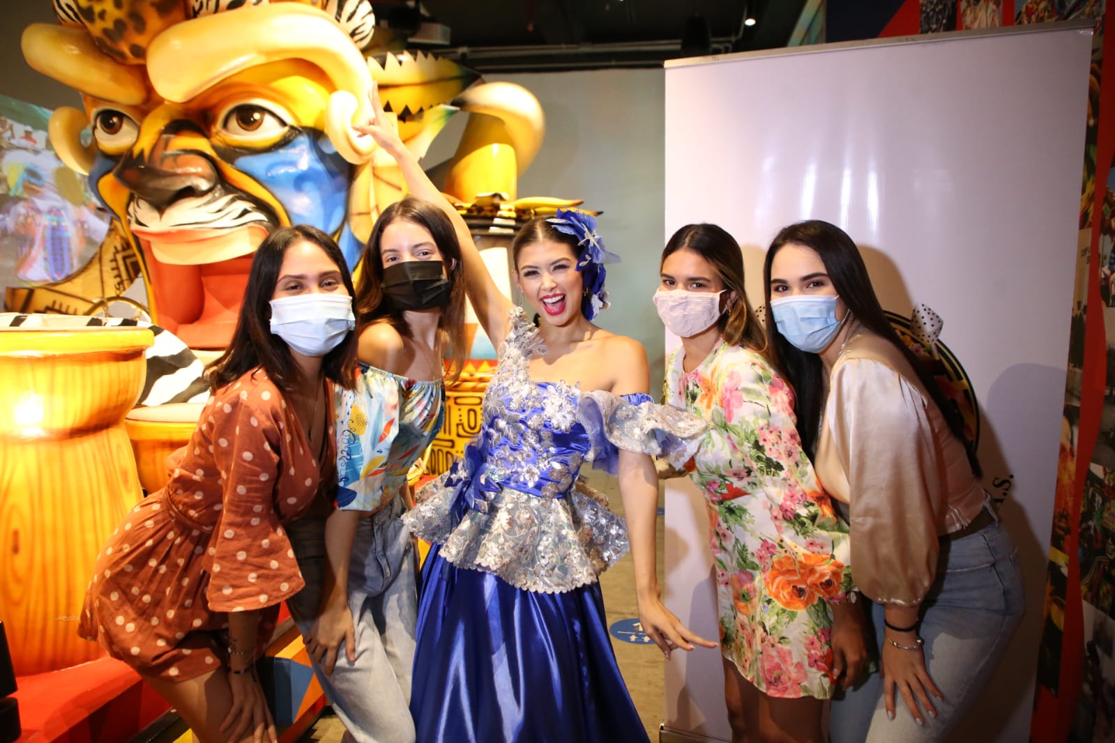 La Reina Valeria Charris, recibe vestuario para el Carnaval 2022 | Carnaval  de Barranquilla